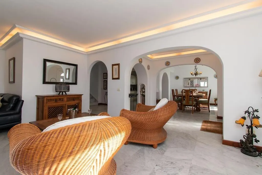 Villa Skylight. Wonderful 6 Bedroom Villa. أذيخي