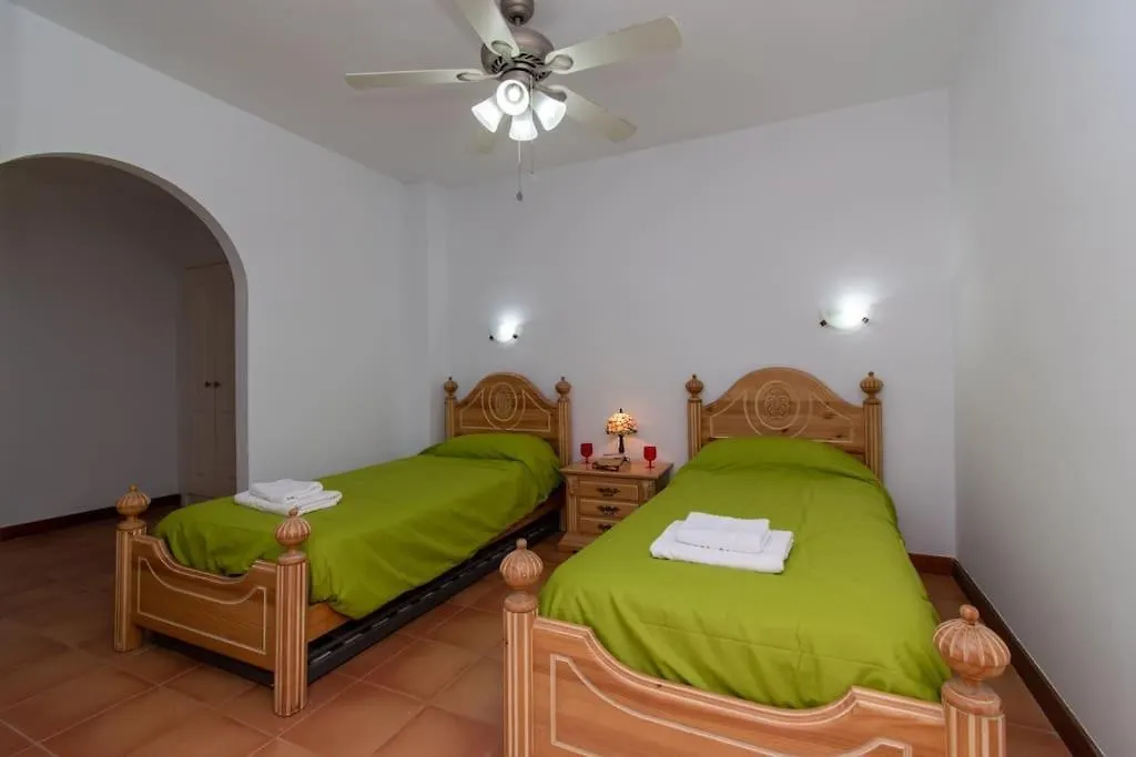 Villa Skylight. Wonderful 6 Bedroom Villa. أذيخي