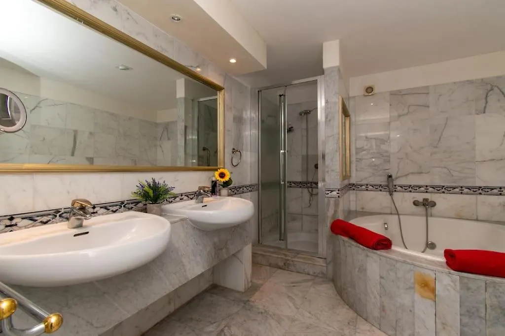 Villa Skylight. Wonderful 6 Bedroom Villa. أذيخي