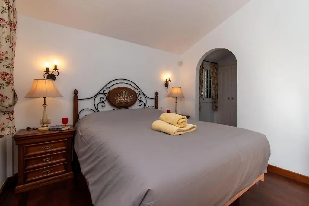 Villa Skylight. Wonderful 6 Bedroom Villa. أذيخي